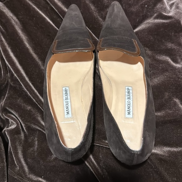 Women’s  Manolo Blahnik Brown Suede Pumps with a Kitten heel. Size 40 EU - Picture 6 of 9